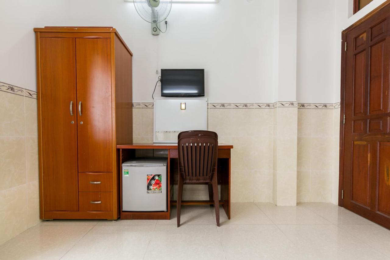 Oyo 372 Vy Ha Hotel Хошимін Екстер'єр фото