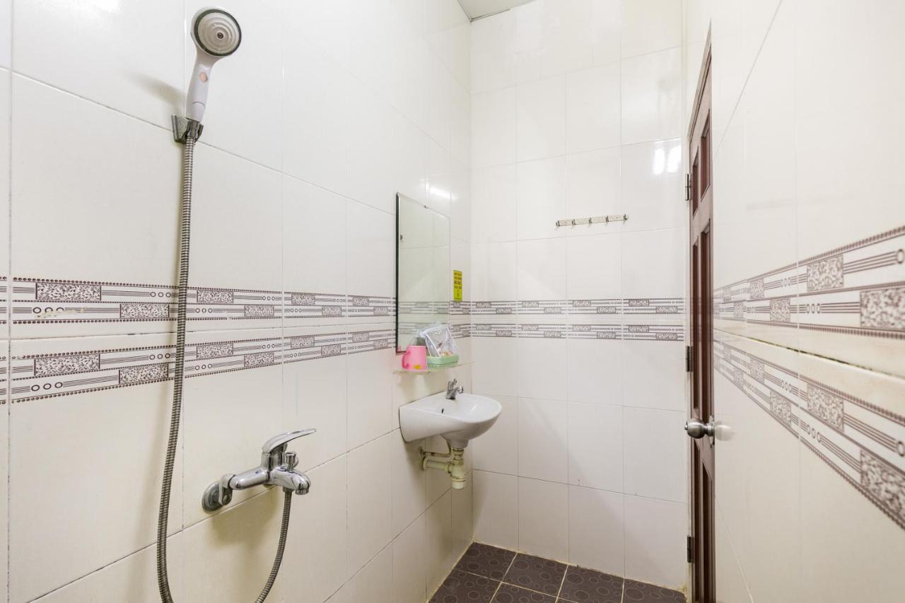 Oyo 372 Vy Ha Hotel Хошимін Екстер'єр фото
